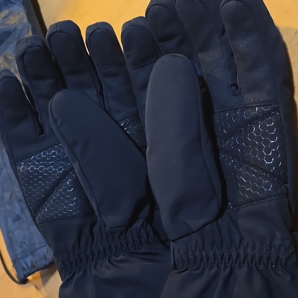 Black Heated Gloves with Charger Size Large - Picture 4 of 4